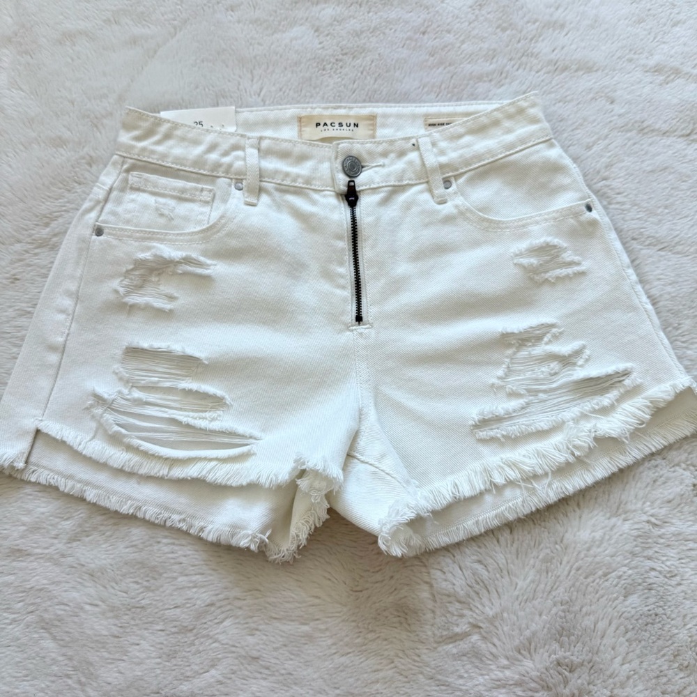 NEW!!! PacSun women high rise white shorts size 25